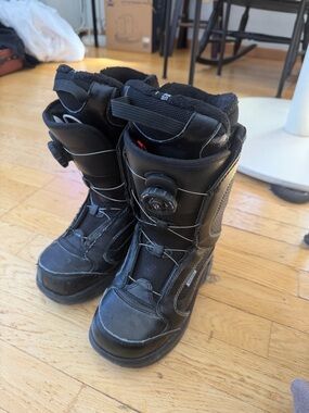 Women’s Black Vans Snowboard Boots with BOAs